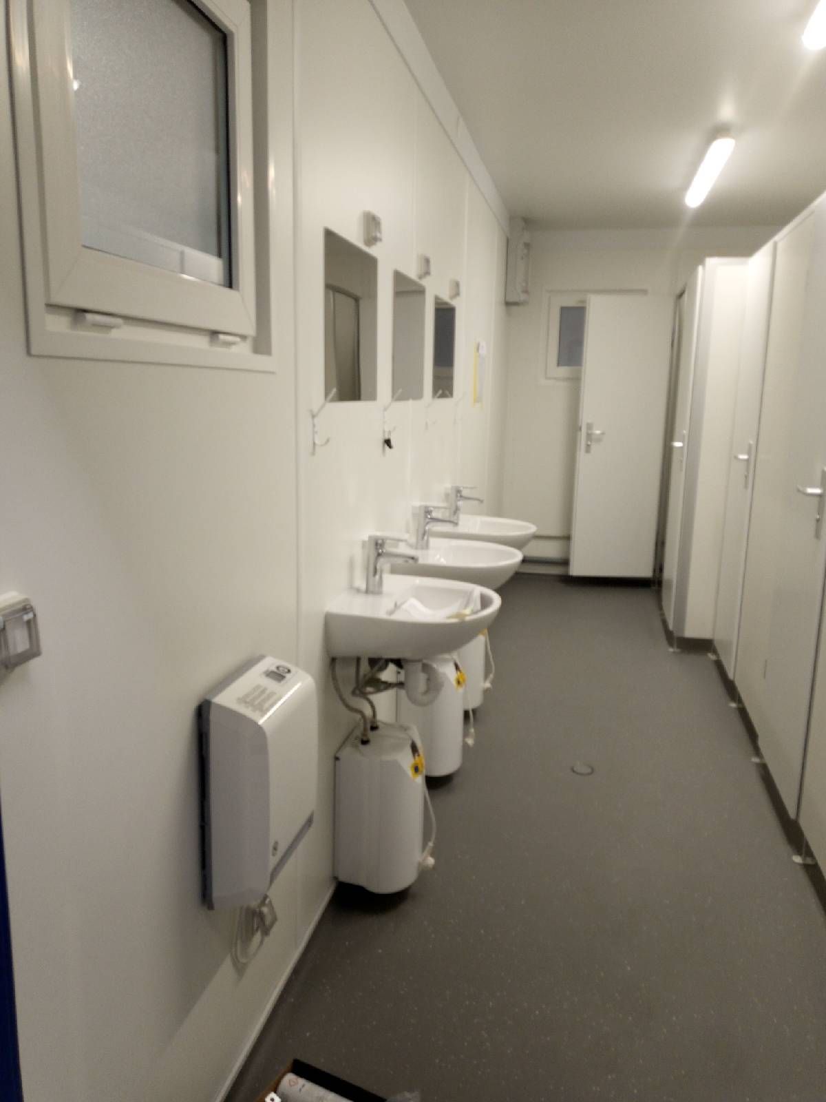 20' Damen WC-Container
